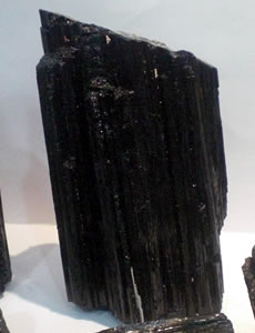 Turmalina negra, usada como proteção para afastar as energias negativas
